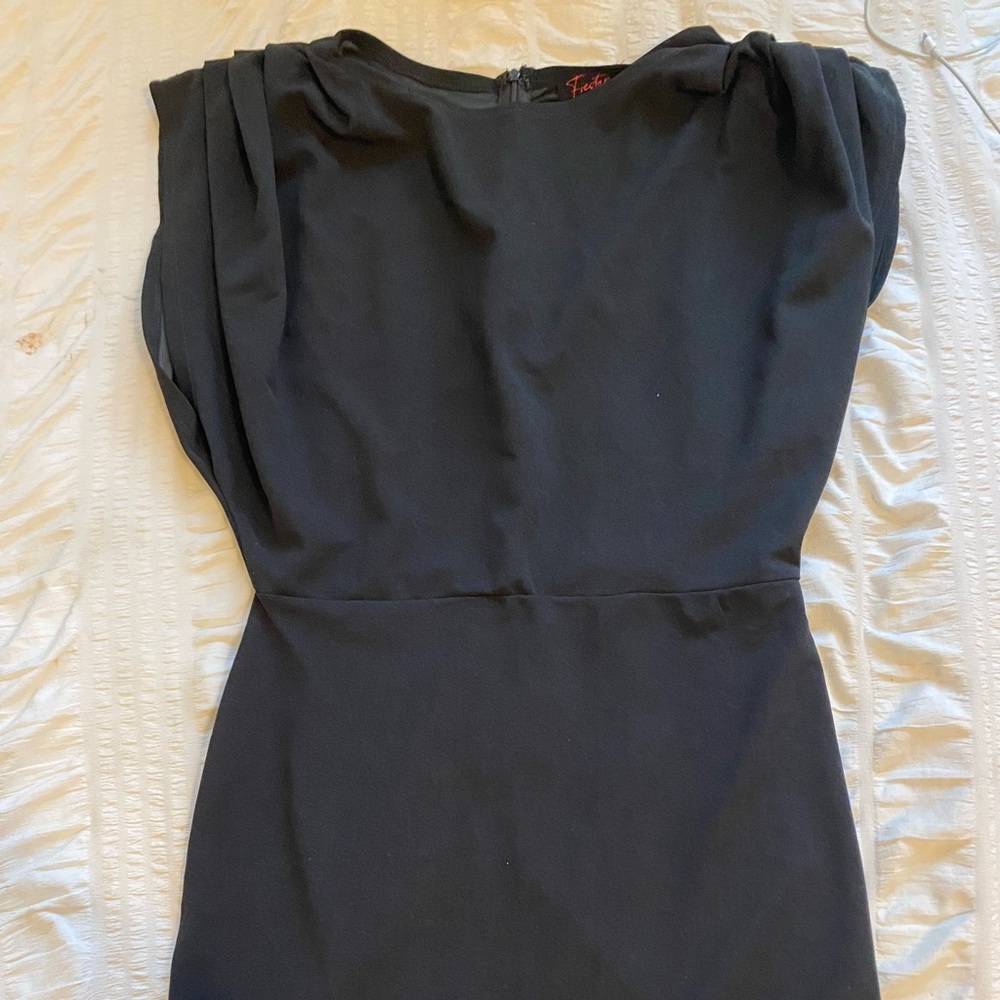 Black dress with closed chest and cushioned shoulders